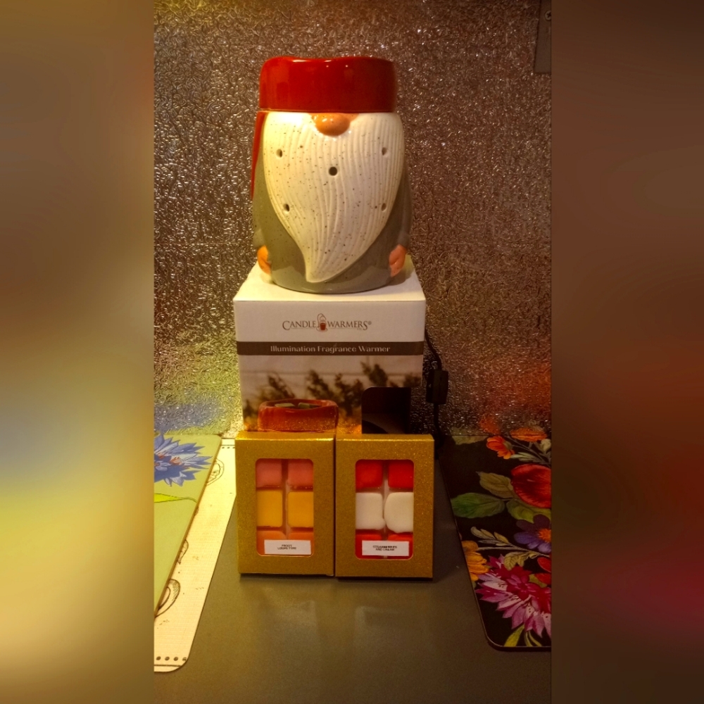 Gnome Wax warmer with 2 boxes wax melts